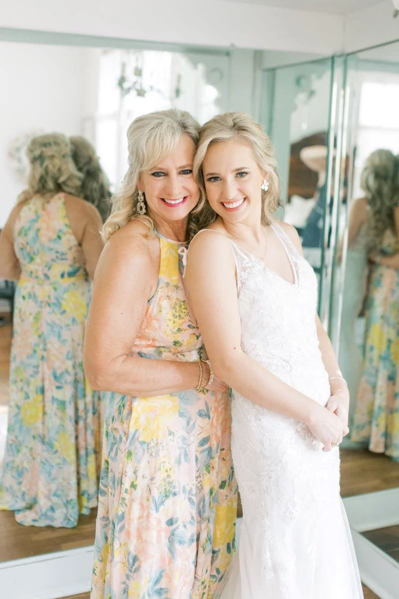 Sara Kathryn with her mother, who helped her plan the wedding